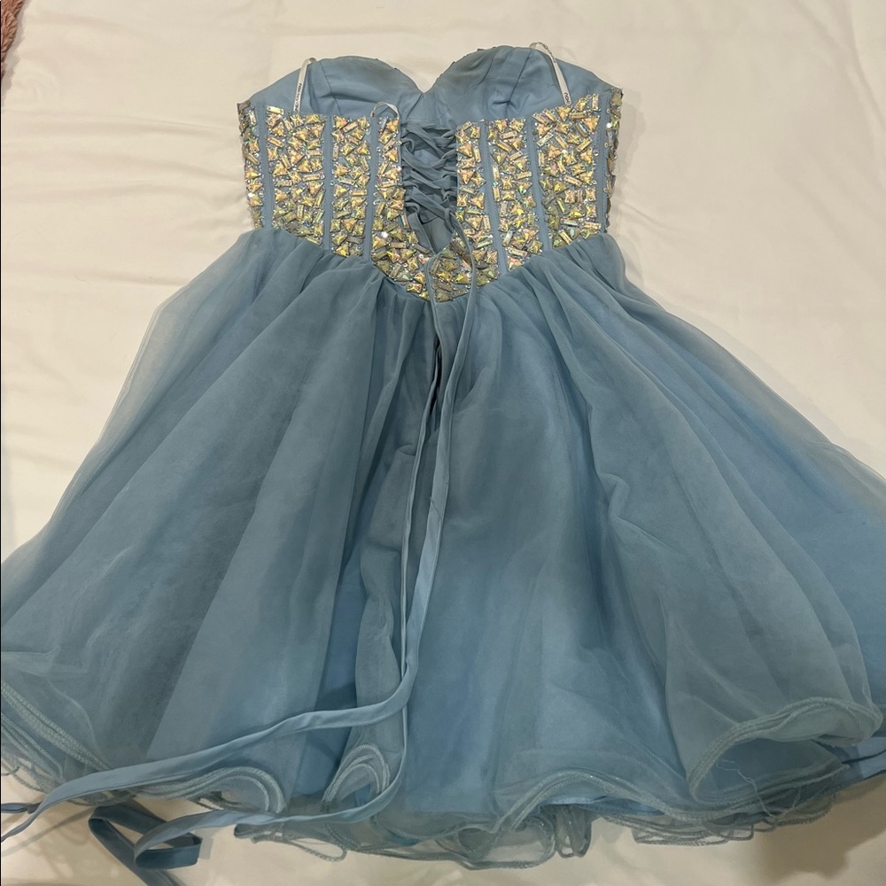 Prom dress - Picture 2 of 3